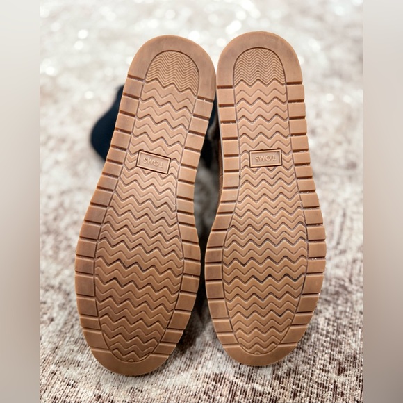 Toms Black and Tan Winter Boots - Picture 5 of 5